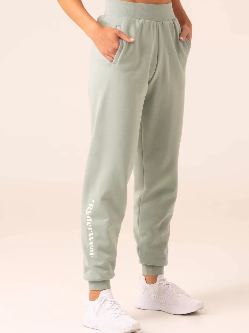 Hot Reserve Track Pants Womens Pants